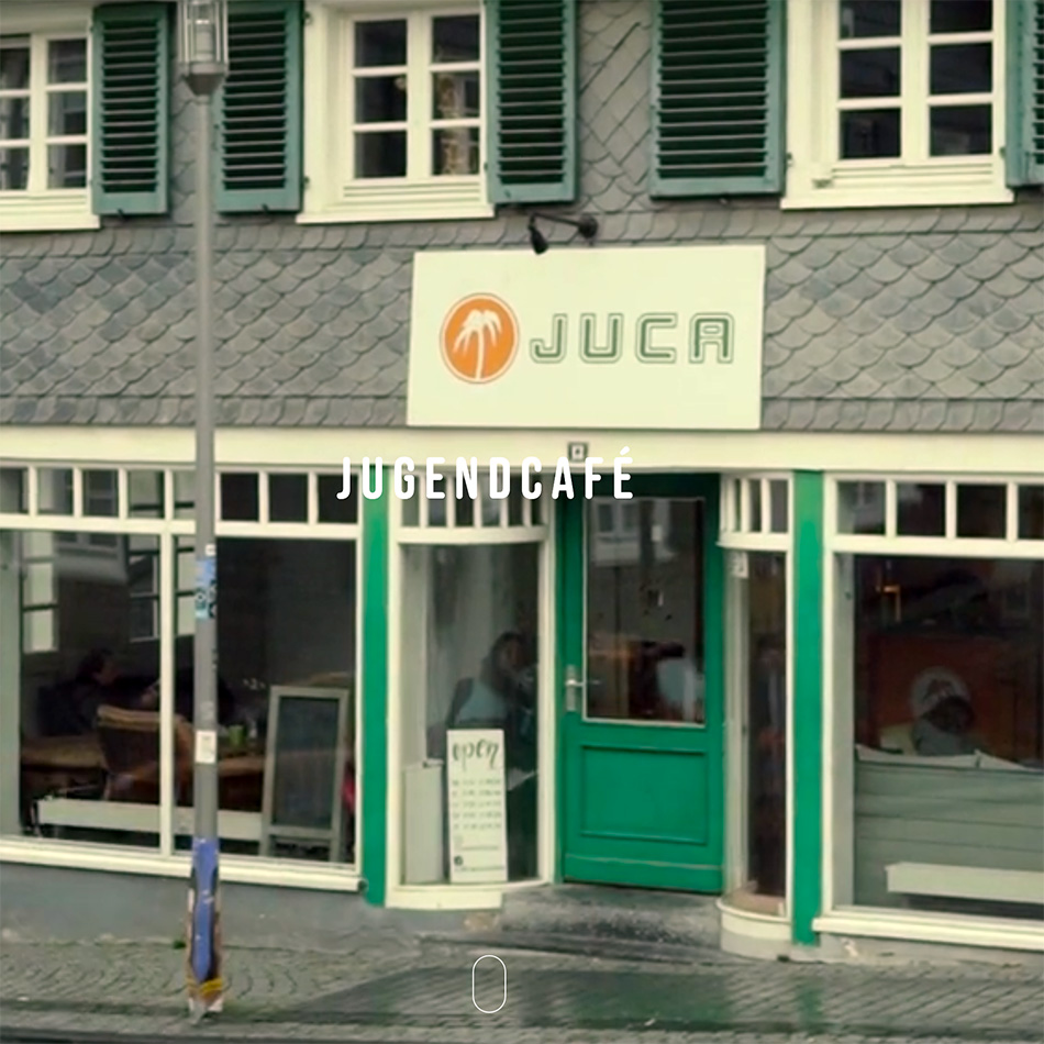 Außenansicht von Jugendcafé in traditionellem Gebäude